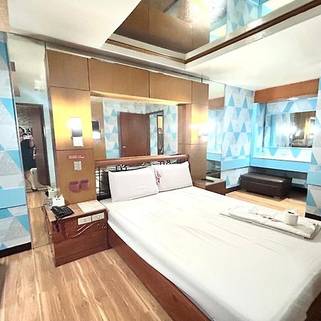 Oyo 971 Liza Lodge Pasay Buitenkant foto