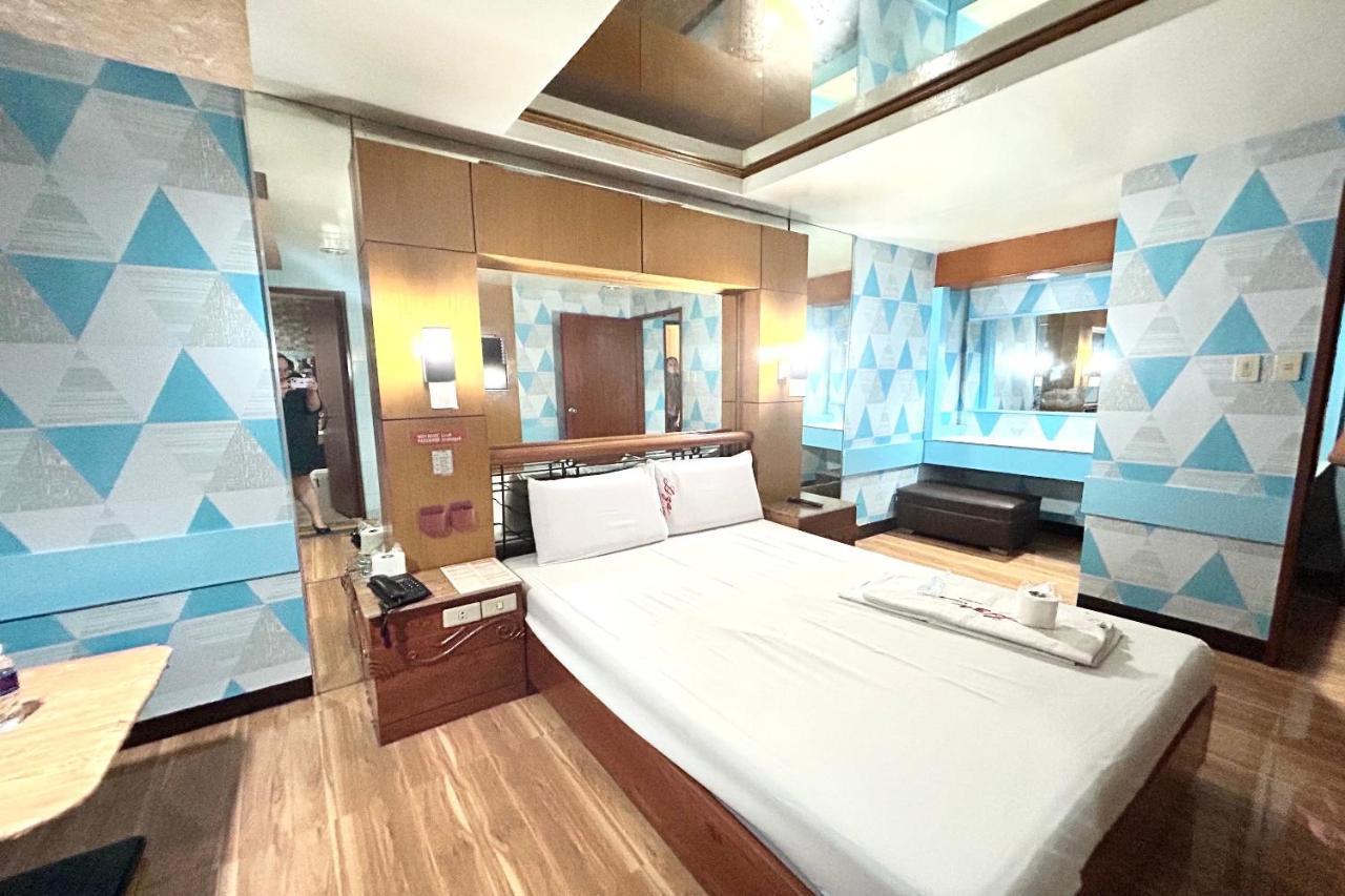 Oyo 971 Liza Lodge Pasay Buitenkant foto