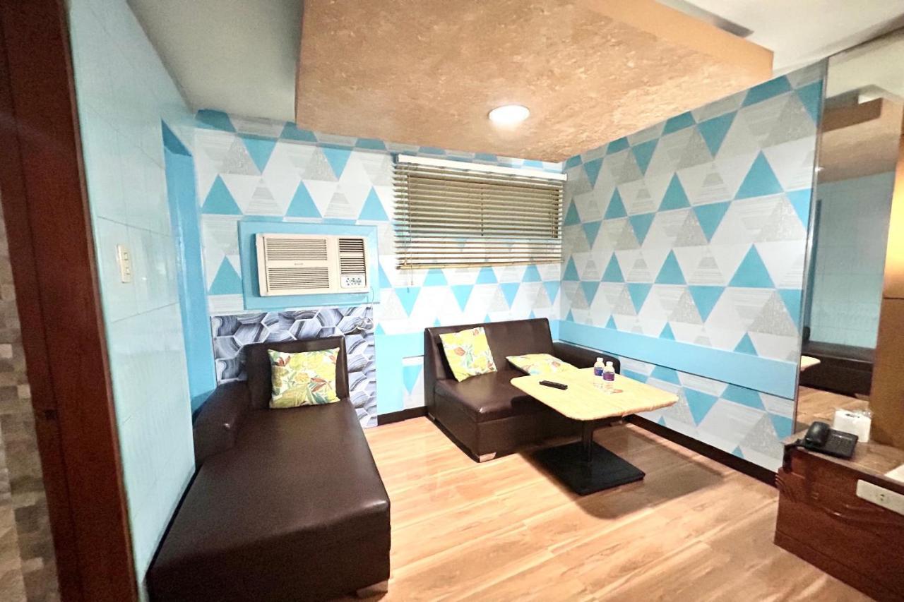 Oyo 971 Liza Lodge Pasay Buitenkant foto